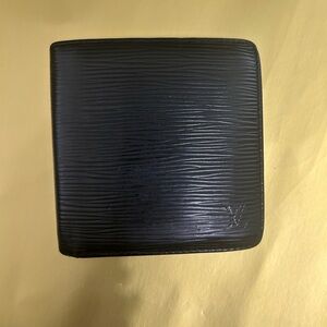 ORIGINAL Louis Vuitton Black Leather  Men’s EPI bifold wallet